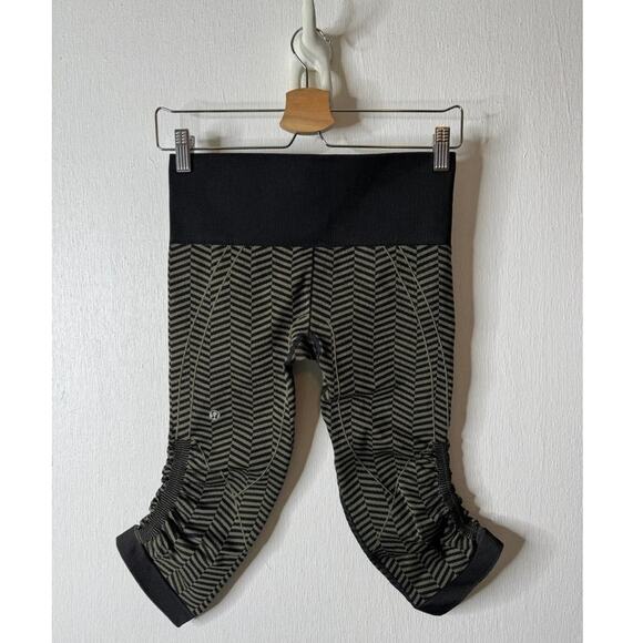 Lululemon Size 6 In the Flow Crop Heathered Fatigue Green Herringbone - Picture 6 of 8